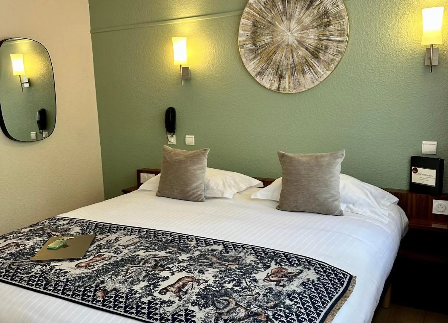 Hotel Brun Saint-Lattier 3*,  France
