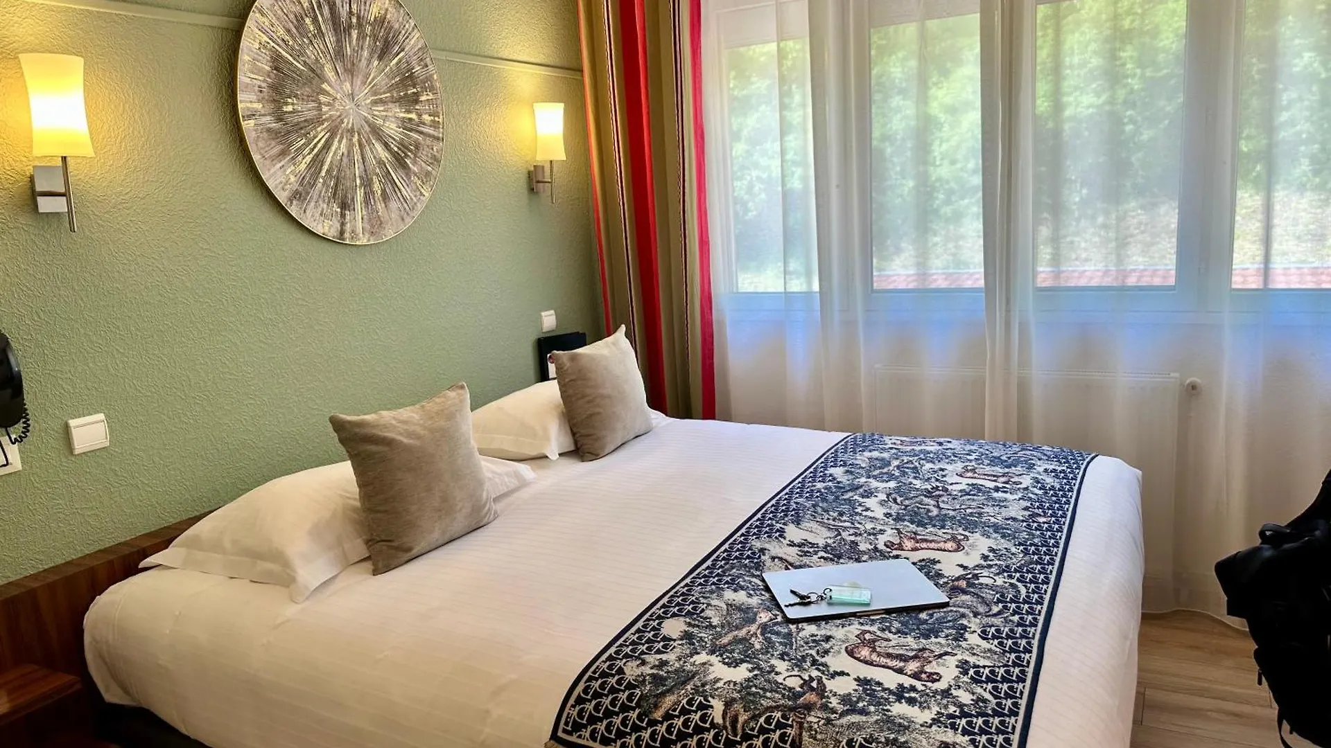 Hotel Brun Saint-Lattier 3*,  France